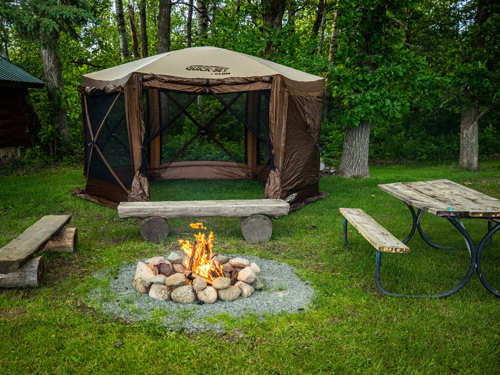 Clam Pavilion Screen Tent